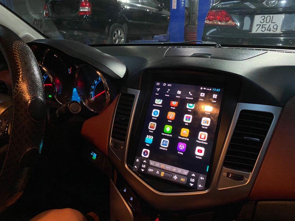 man-hinh-android-tesla-danh-cho-oto-flyauto.vn